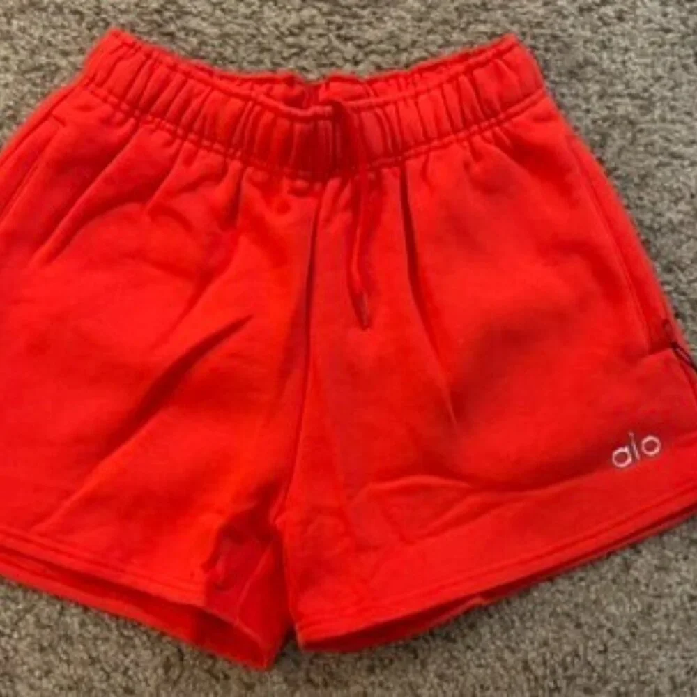 Alo Yoga Cropped Accolade Crewneck And Accolade Short Set - Picture 8 of 10